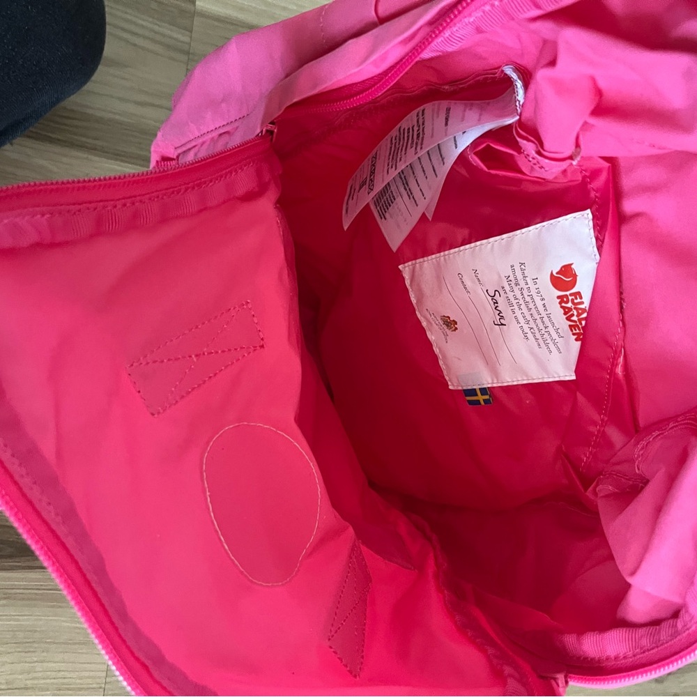 Fjallraven Kanken Hot Pink Backpack marks - Picture 8 of 8